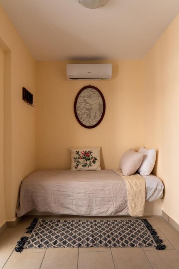 La Belle Helene Guest House Spetses Town Exterior photo